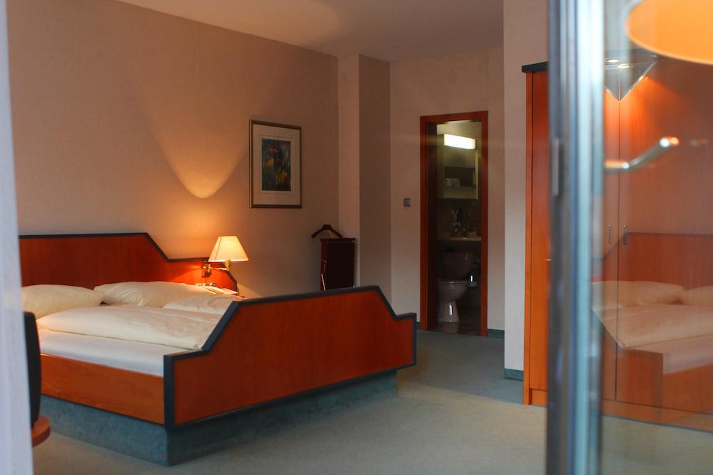 סנט גורסהאוזן Pohl'S Rheinhotel Adler חדר תמונה