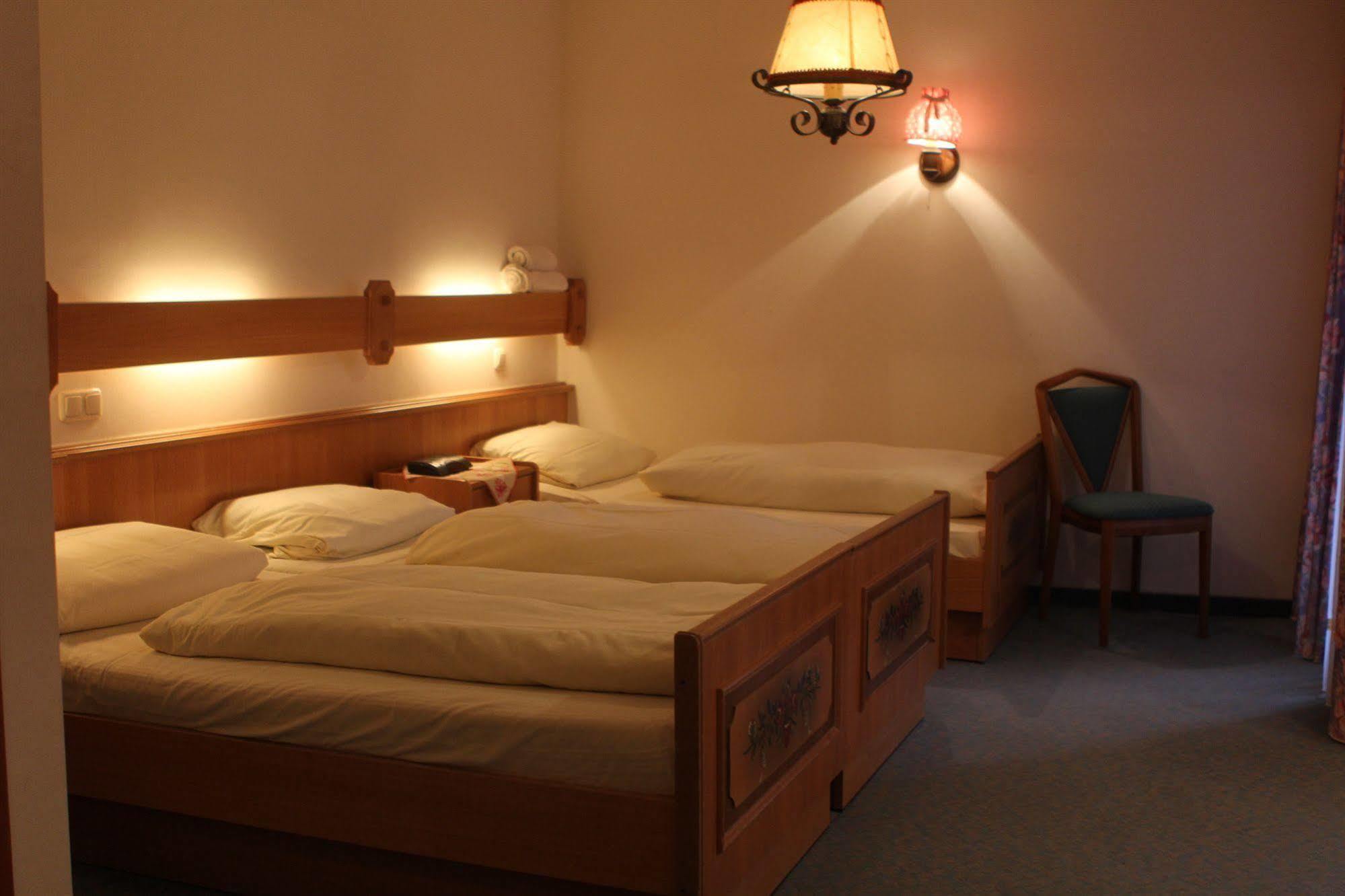 סנט גורסהאוזן Pohl'S Rheinhotel Adler מראה חיצוני תמונה